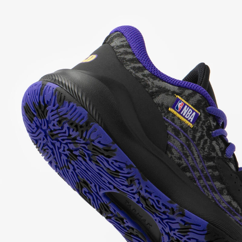 Chaussures De Basketball NBA Lakers Enfant - FAST 900 LOW-1 Noir 10 Chaussures De Basketball NBA Lakers Enfant - FAST 900 LOW-1 Noir – Image 8