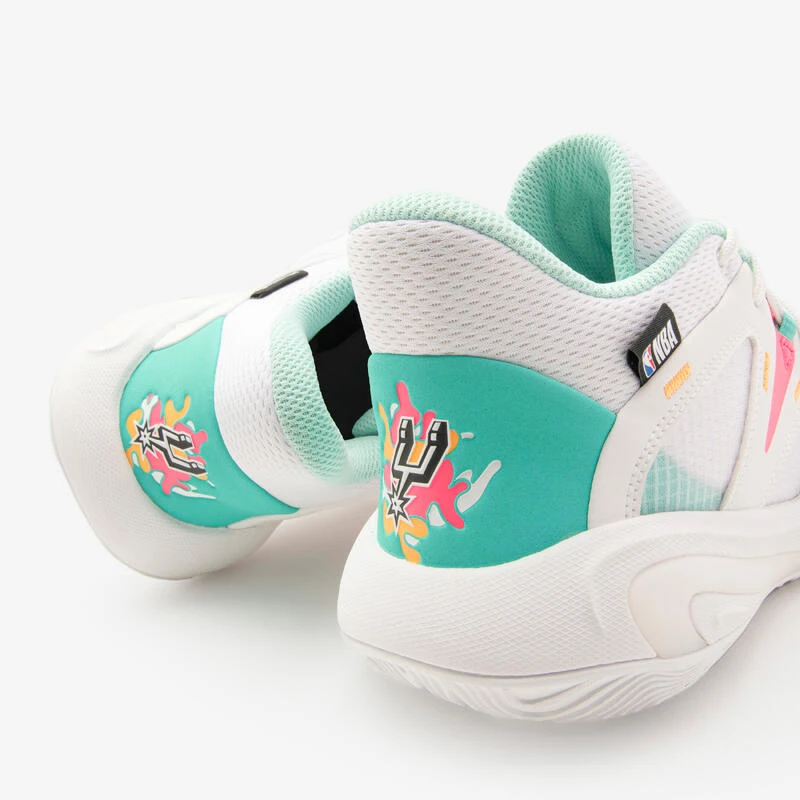 CHAUSSURES DE BASKETBALL SPURS ENFANT- 900 NBA MID-3 JR NOIR 8 CHAUSSURES DE BASKETBALL SPURS ENFANT- 900 NBA MID-3 JR NOIR – Image 6