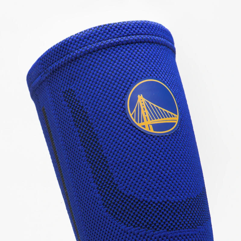 Molletière De Maintien Gauche/droite Adulte NBA Warriors - Soft 300 Bleu 5 Molletière De Maintien Gauche/droite Adulte NBA Warriors - Soft 300 Bleu – Image 3